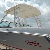 Boston Whaler 230 Vantage