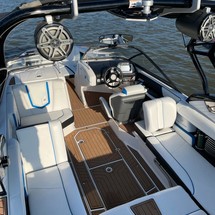 Super Air Nautique G23