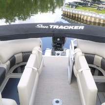 Sun Tracker Party Barge 22 DLX