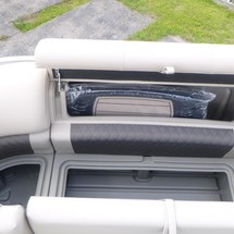 Sun Tracker Party Barge 22 DLX