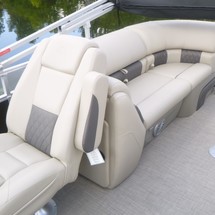 Sun Tracker Party Barge 22 DLX