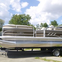 Sun Tracker Party Barge 22 DLX