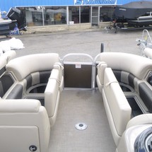 Sun Tracker Party Barge 22 DLX