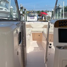 Grady-White Freedom 335