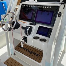 Ranger boats 2400 bay