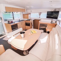 Lagoon 421