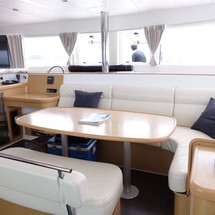 Lagoon 421