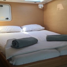Lagoon 421