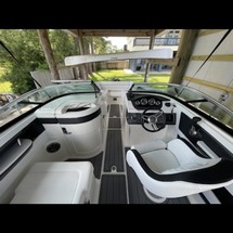 Sea Ray 240 Sundeck