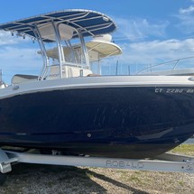 Robalo r200