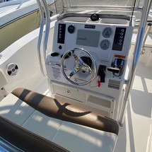 Robalo r200