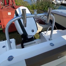 Robalo r200