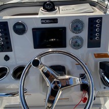 Robalo r200