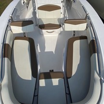 Robalo r200