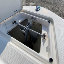 Robalo r200
