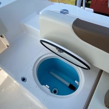 Robalo r200