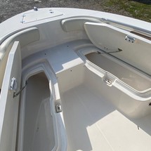 Robalo r200