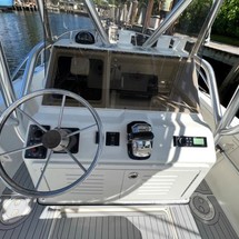 Pursuit 2870 center console