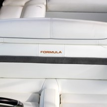 Formula 350 Crossover Bowrider