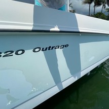 Boston Whaler 320 Outrage