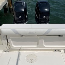 Boston Whaler 320 Outrage