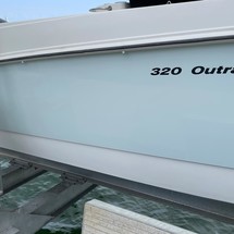 Boston Whaler 320 Outrage