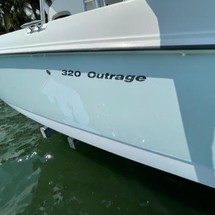 Boston Whaler 320 Outrage