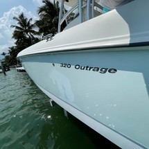 Boston Whaler 320 Outrage