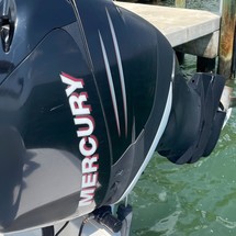 Boston Whaler 320 Outrage