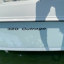 Boston Whaler 320 Outrage