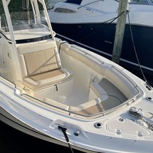 Boston Whaler 230 Outrage