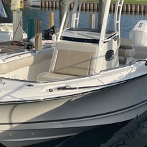 Boston Whaler 230 Outrage