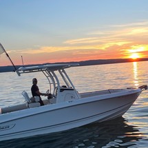 Boston Whaler 230 Outrage