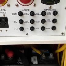 Pursuit 2870 center console