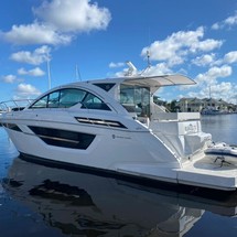 Cruisers Yachts 50 Cantius