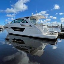 Cruisers Yachts 50 Cantius