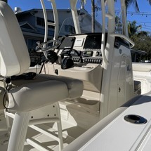 Boston Whaler 230 Outrage