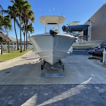 Boston Whaler 230 Outrage