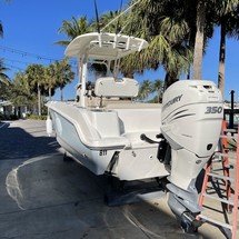 Boston Whaler 230 Outrage