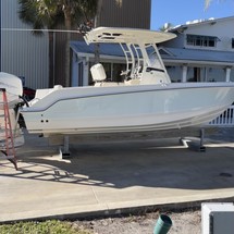 Boston Whaler 230 Outrage