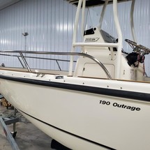 Boston Whaler 190 Outrage