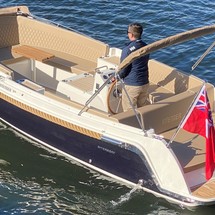 Interboat intender 700