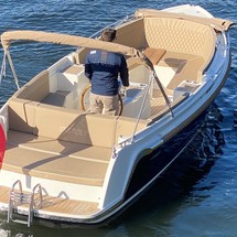 Interboat intender 700