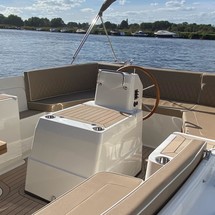 Interboat intender 700