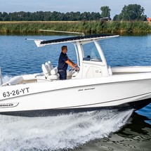 Boston Whaler 250 Outrage