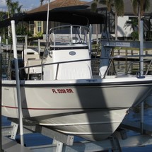Boston Whaler 190 Outrage