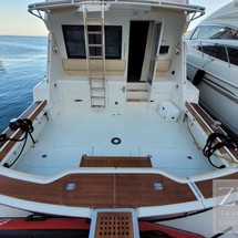 Hatteras 65