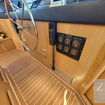 Hatteras 65
