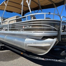 Sun Tracker Fishin Barge 24 XP3
