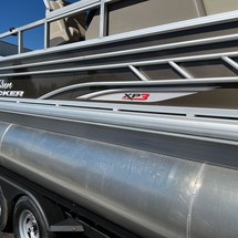 Sun Tracker Fishin Barge 24 XP3